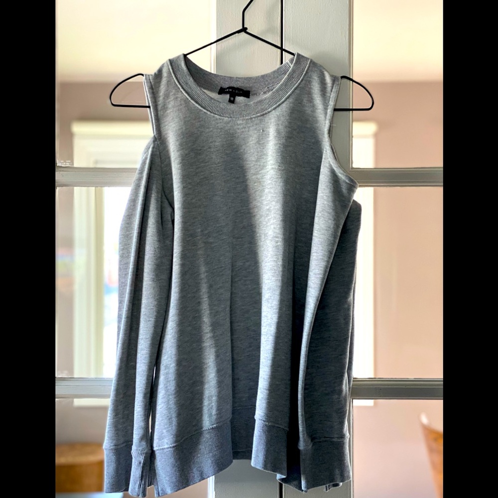 COLD SHOULDER SWEATER. grey. euro size 10. US size 8. loose fit. simple.